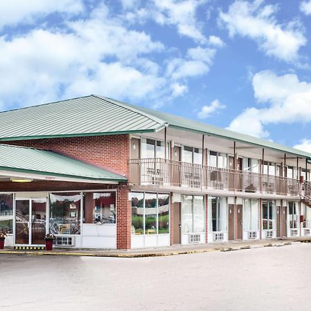 Days Inn By Wyndham Newport Exteriör bild