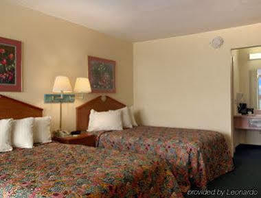 Days Inn By Wyndham Newport Exteriör bild