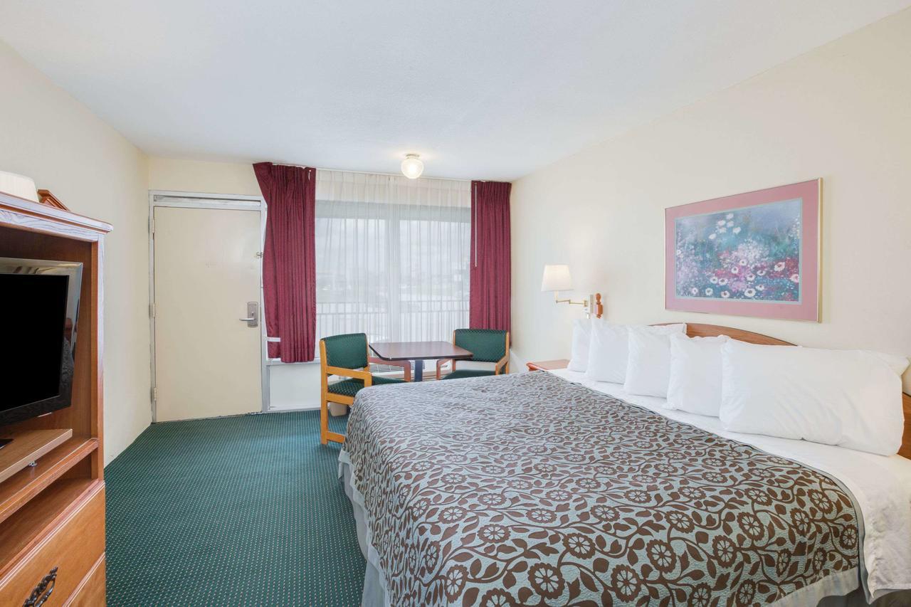 Days Inn By Wyndham Newport Exteriör bild